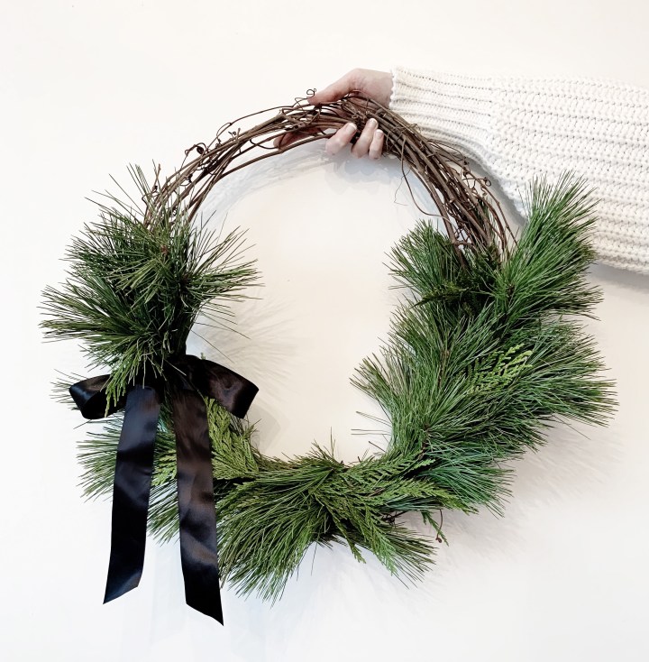 How To Make A Minimal Natural Christmas&nbsp;Wreath